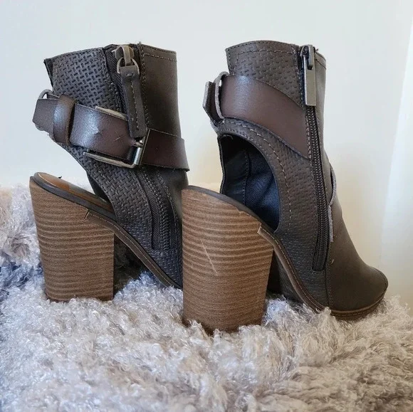 Dolce Vida Heels - Picture 5 of 6